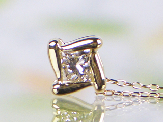 プリンセスカットダイヤモンドプチネックレス (K18YG 0.15ct) | ダイヤネックレス通販