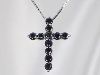 ブラックダイヤモンドクロスペンダントネックレス (K18WG 1.13ct)