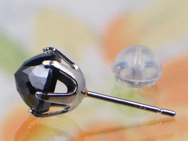 男性専用プラチナブラックダイヤモンドピアス(片耳 1.40ct)