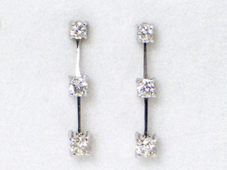 K18WGスリーストーンダイヤモンドピアス (0.40ct)